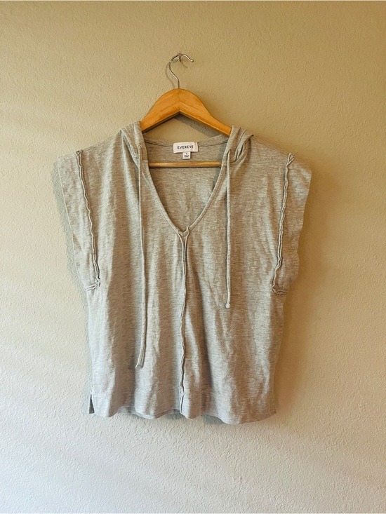 Evereve Tops - Evereve Light Gray Sleeveless Hoodie Knit Top Small